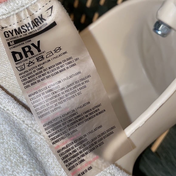 Gym Shark Knit Top with thumb holes - Picture 6 of 6